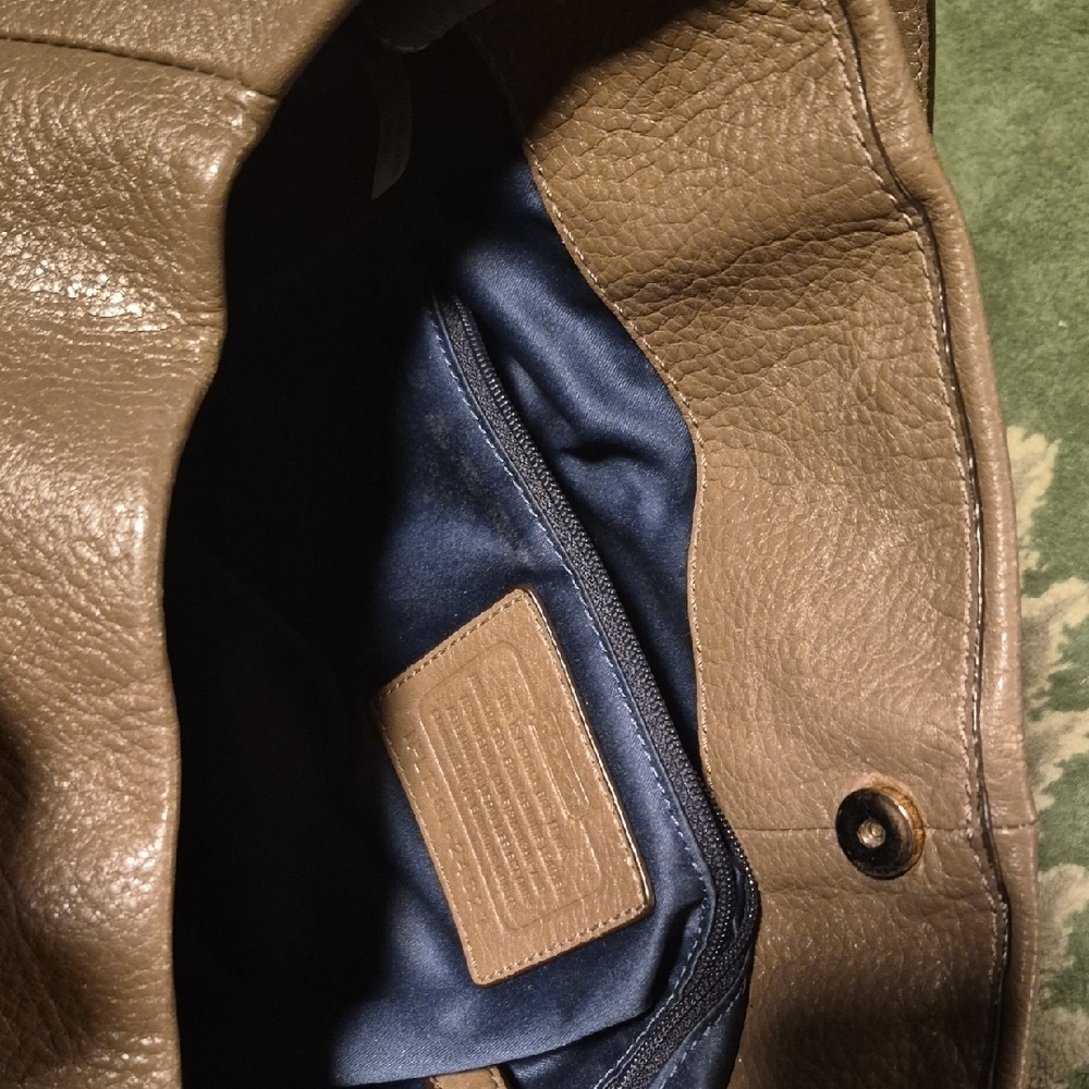 Classic Leather Tote Bag in Brown - Picture 14 of 15